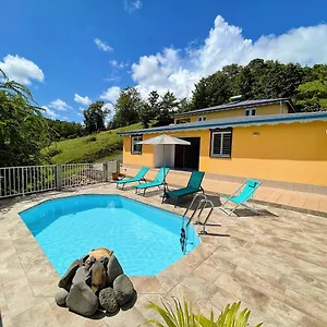  Hébergement de vacances La Ixora, Magnifique Avec Piscine